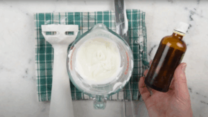 Korak 3 - Dodati bademovo i kokosovo ulje