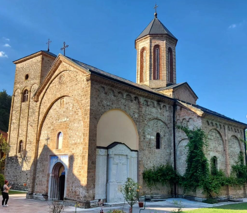 Manastir Rača je jedan od najznačajnijih srpskih pravoslavnih manastira, smešten na obroncima planine Tare