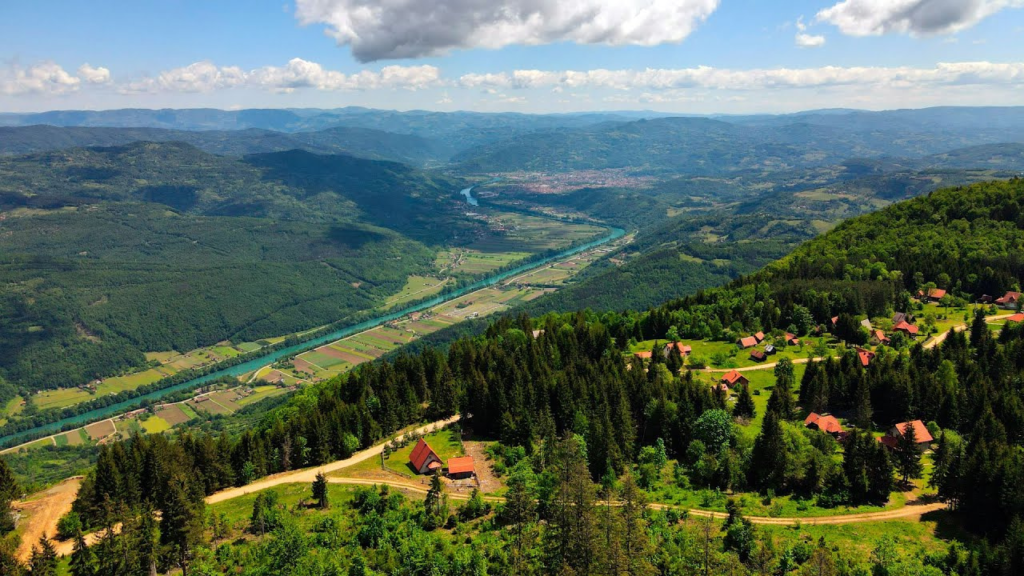 pogled sa vidikovca Osluša na Tari