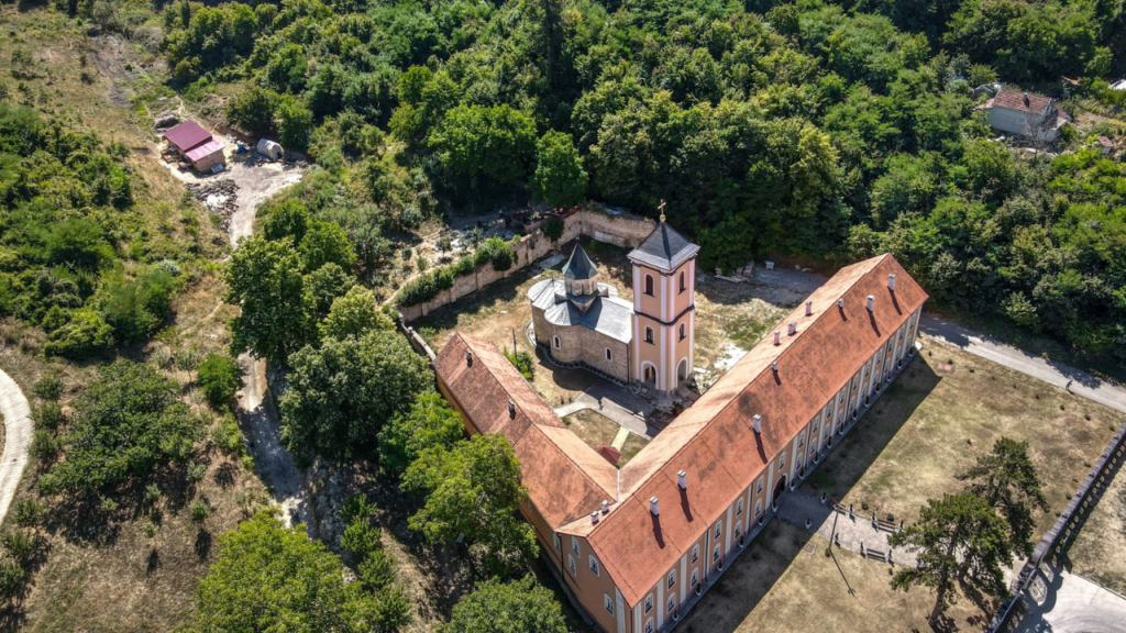 Manastir Rakovac - pogled iz ptičje perspektive